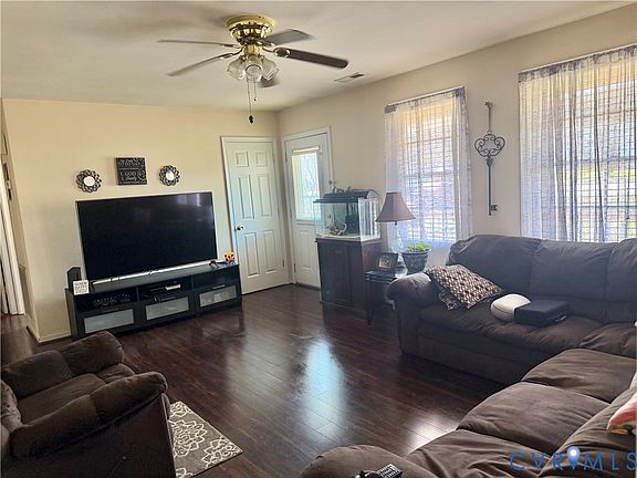 4th image of 615 Columbia Rd