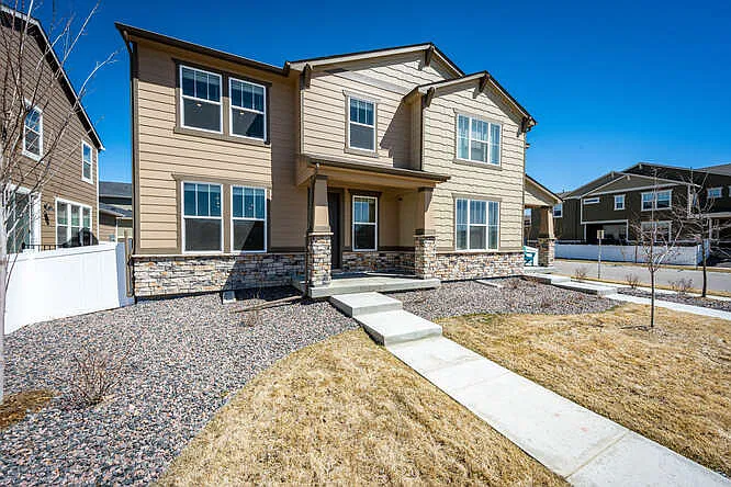 3 bed, 1627 sqft, $2,750 — Photo 2