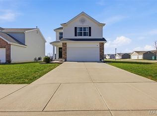521 Palisades Dr, Saint Charles, MO 63301