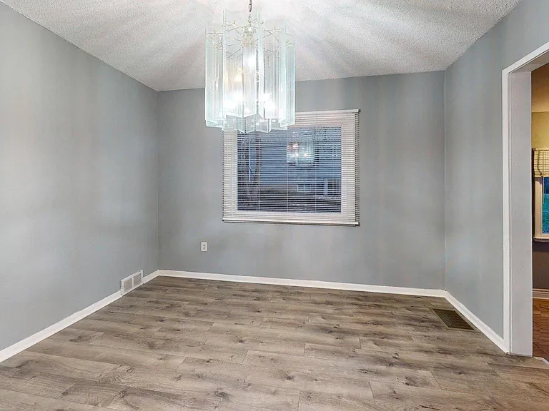 669 N Henderson Rd — Photo 62