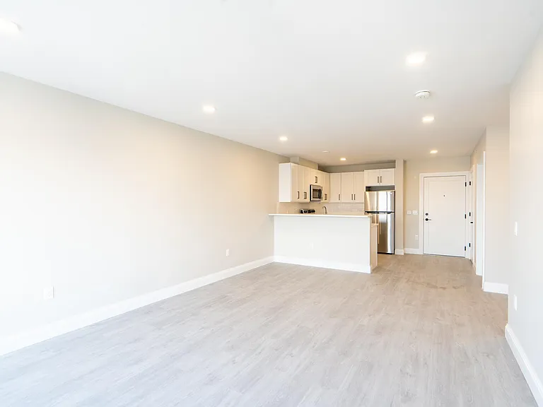 1600 54th St #208 — Photo 5