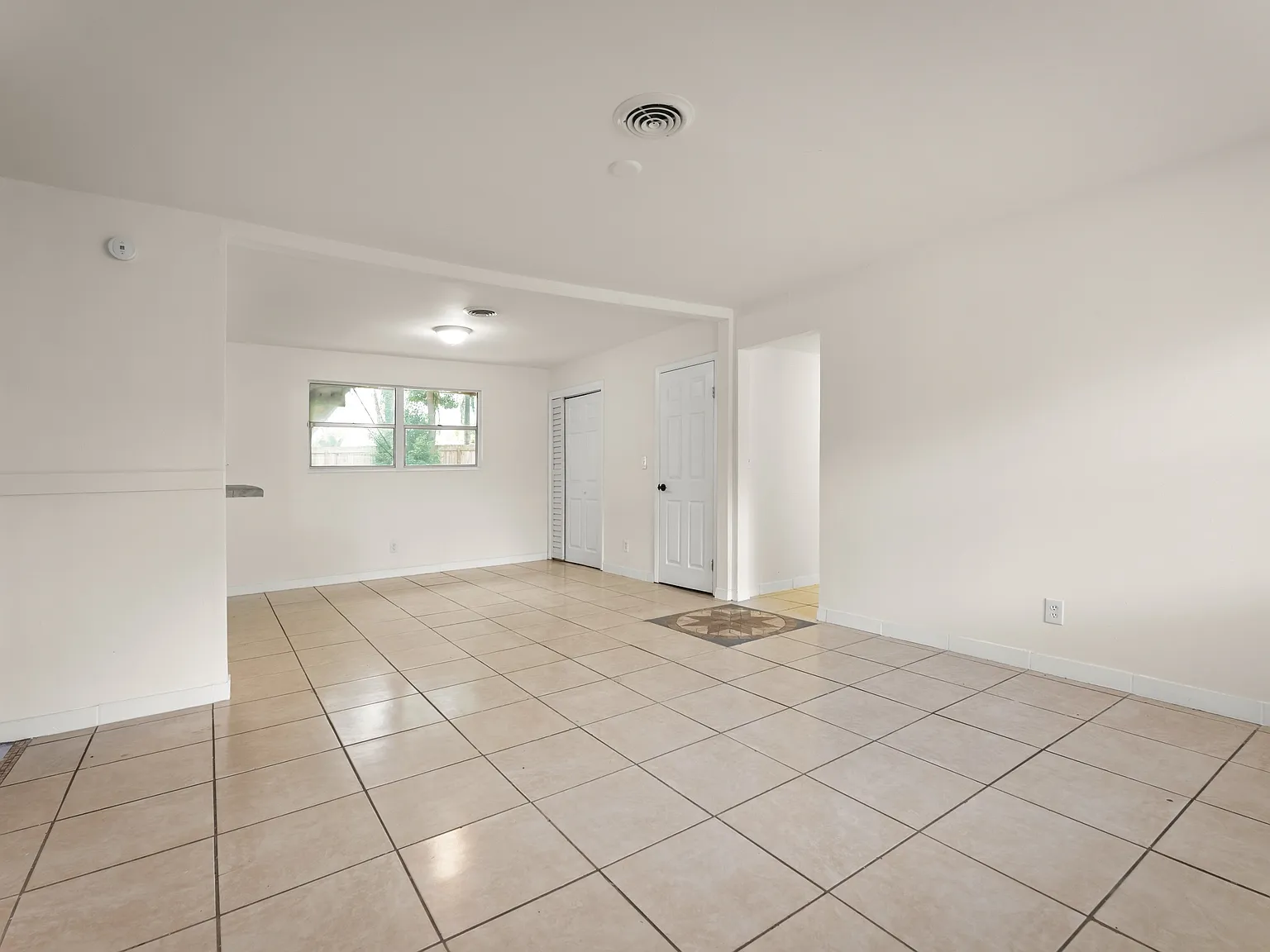 6750 Snow White Dr — Photo 2