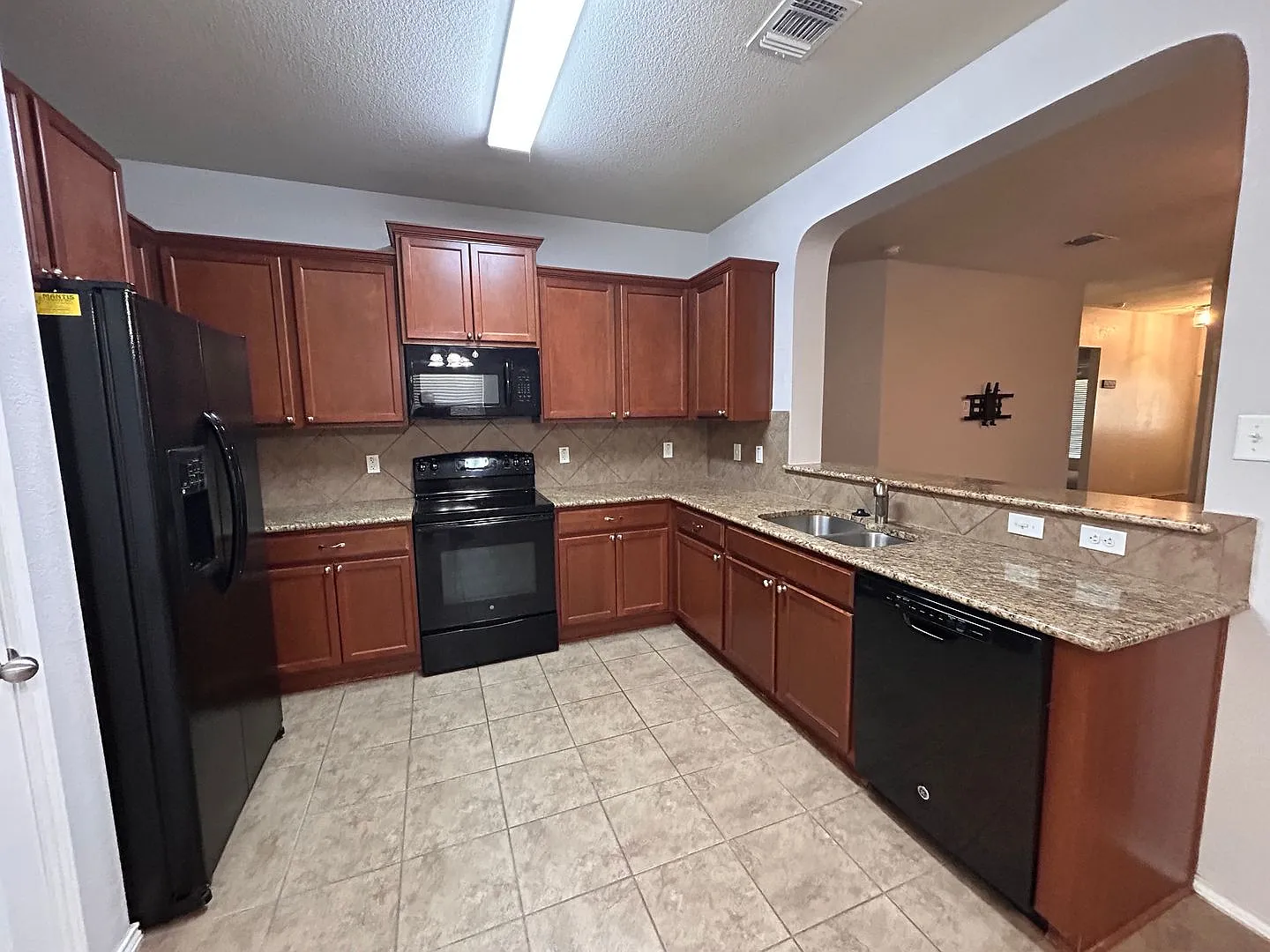 Available for immediate move in! Katy Creek Cutie! — Photo 2