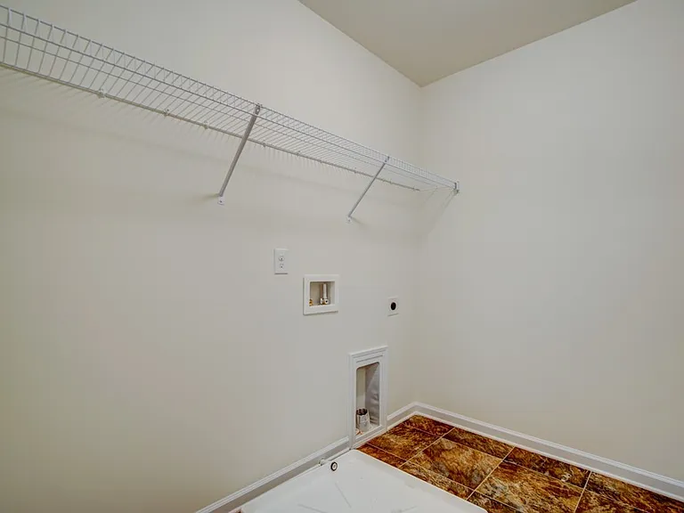 584 Craftsman Ln — Photo 32