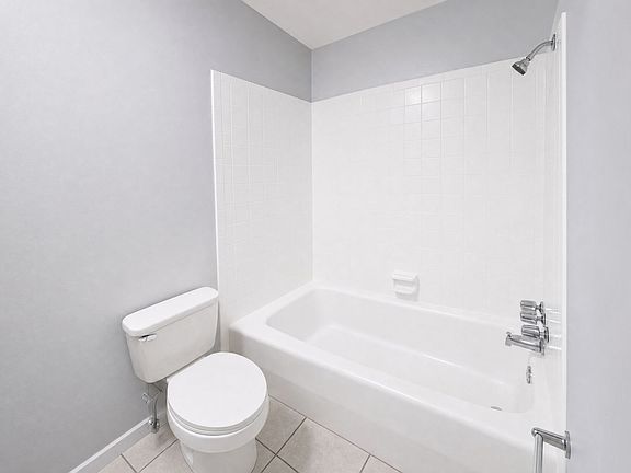 5th image of 401 W Florida Ave #B1