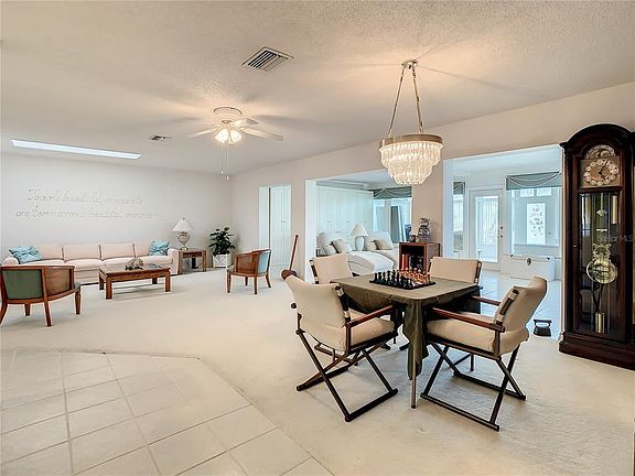 4th image of 333 Club Manor Dr