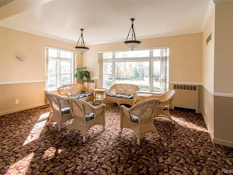 42160 Woodward Ave #8 — Photo 36