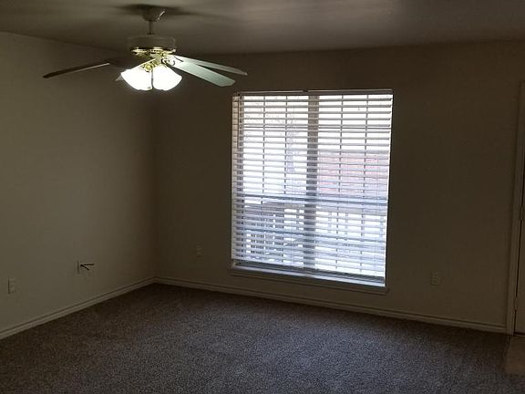 3rd image of 212 Oak Hollow St