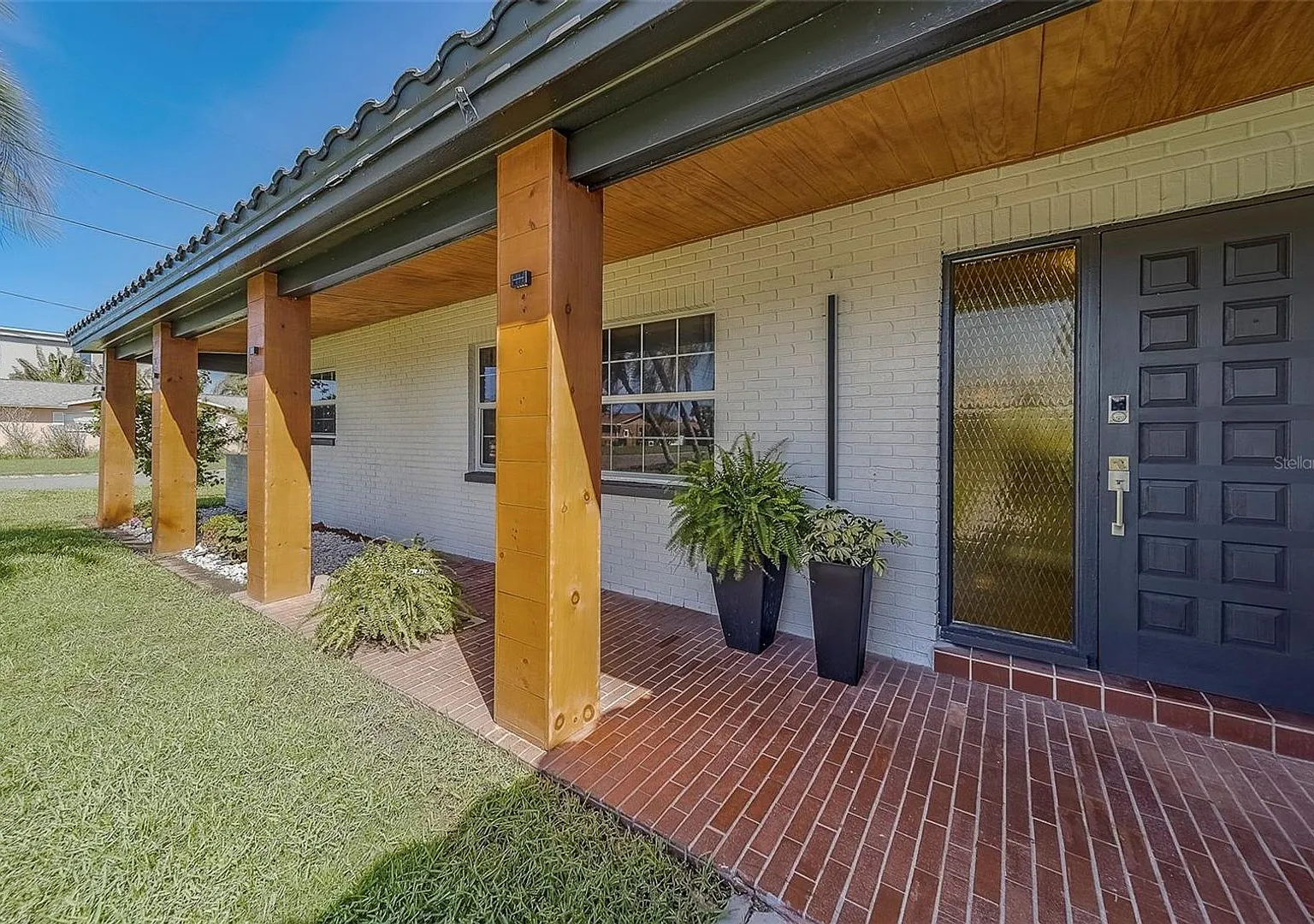 Treasure Island 3/2/2 Pool Home for Rent — Photo 2