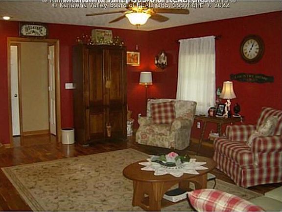 4th image of 402 Pebble Creek Dr