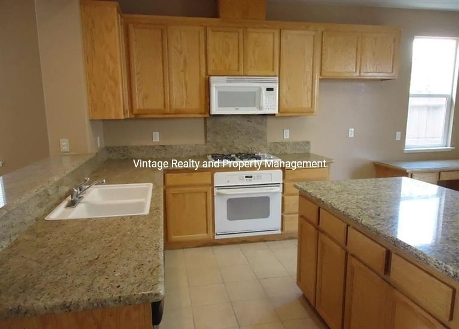Available Now! Nice Single Story 4 Bedroom Home — Photo 3