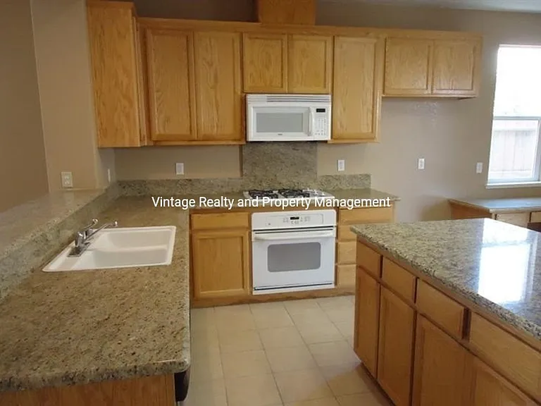 1473 Swallow Tail Ln — Photo 3