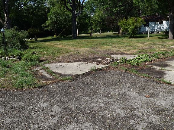 3rd image of 15N384 Richardson Dr
