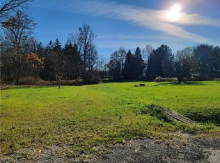 2952 Maple St, Barberton, OH 44203