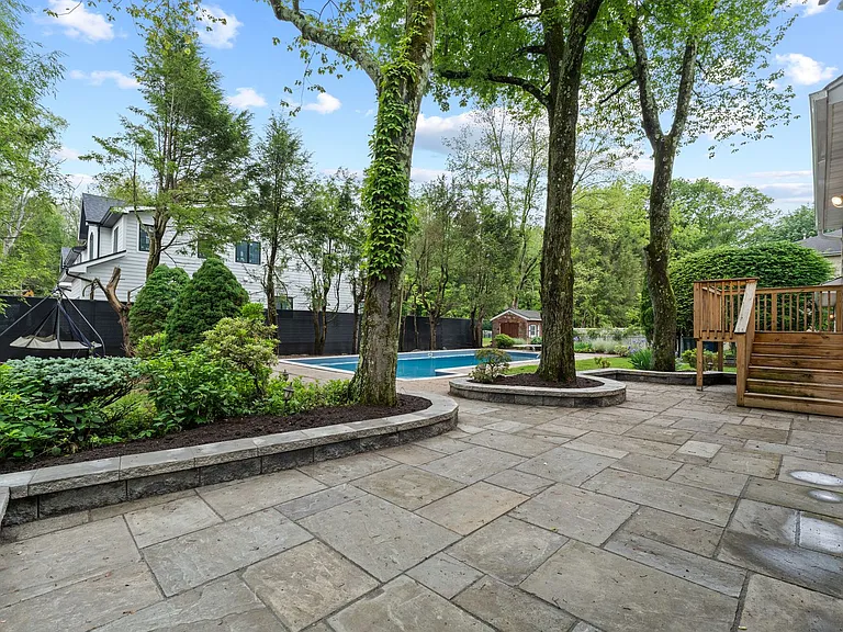 8 Brook Way — Photo 27