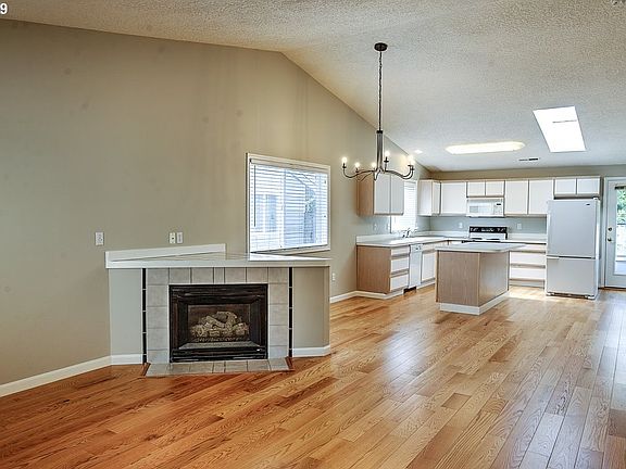 3rd image of 16211 NE 8th St