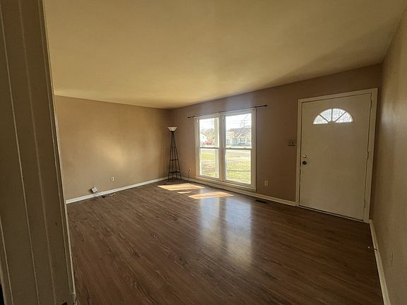 5th image of 442 Rodney St