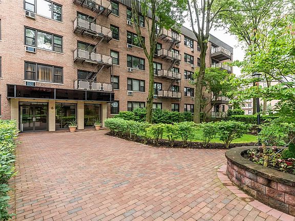 3rd image of 6 Birchwood Ct APT 2O