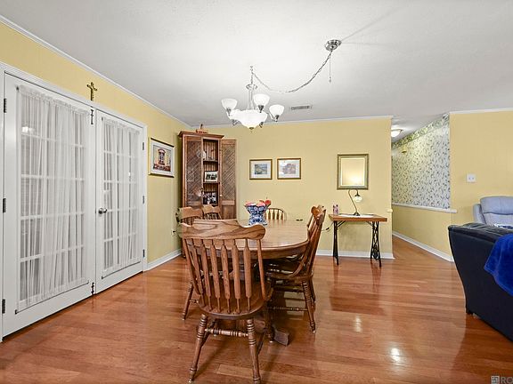 5th image of 40119 La Rochelle Rd