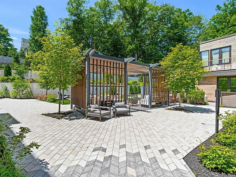 100 Linden St #203 — Photo 30