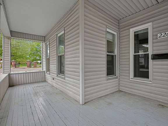 5th image of 226 W Union St