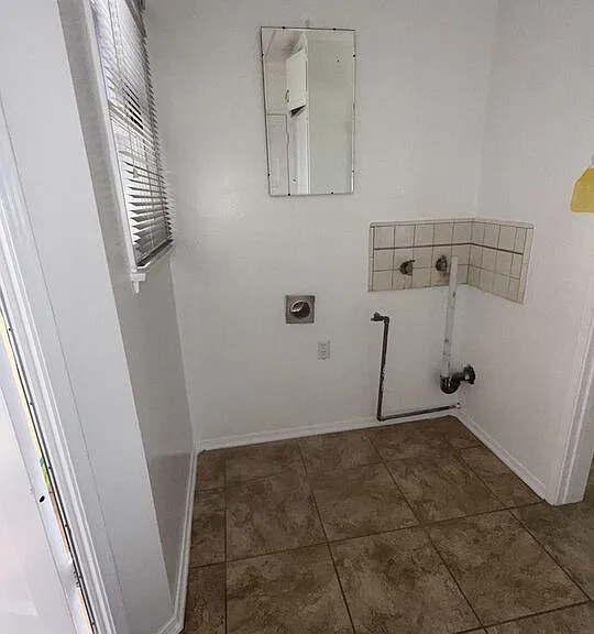 1428 S Genesee Ave — Photo 6