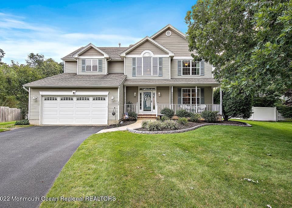 1st image of 329 Bayberry Ct