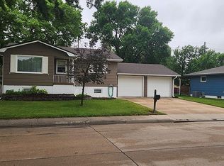 1911 W 10th St, Grand Island, NE 68803
