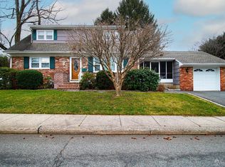 55 Water St, Colonia, NJ 07067