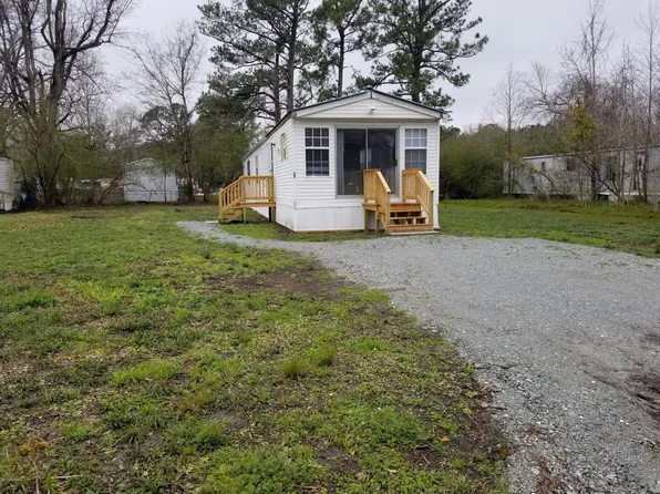 17 Richardson Dr, Hubert, NC 28539