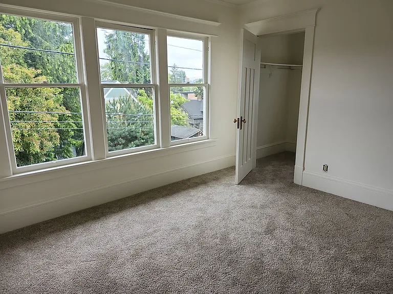 5203 12th Ave NE — Photo 17