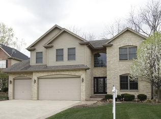 447 Pond View Ln, Bartlett, IL 60103