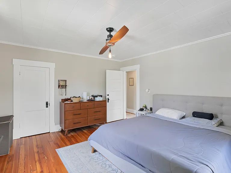 230 N State St — Photo 24