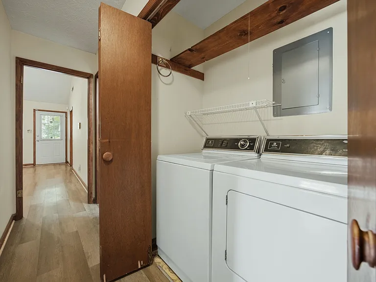 1701 Rose Garden Ln — Photo 6