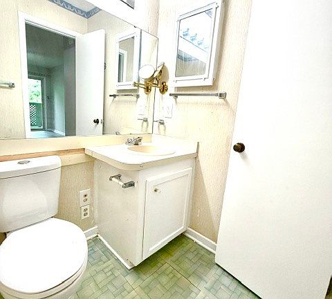 3rd image of 1008 Creekside Way #1