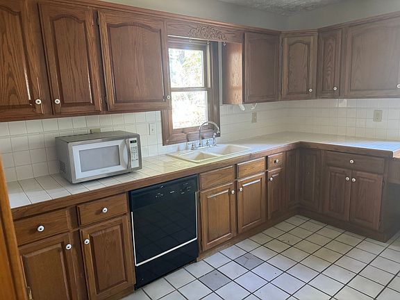 5th image of 1211 E Walnut St
