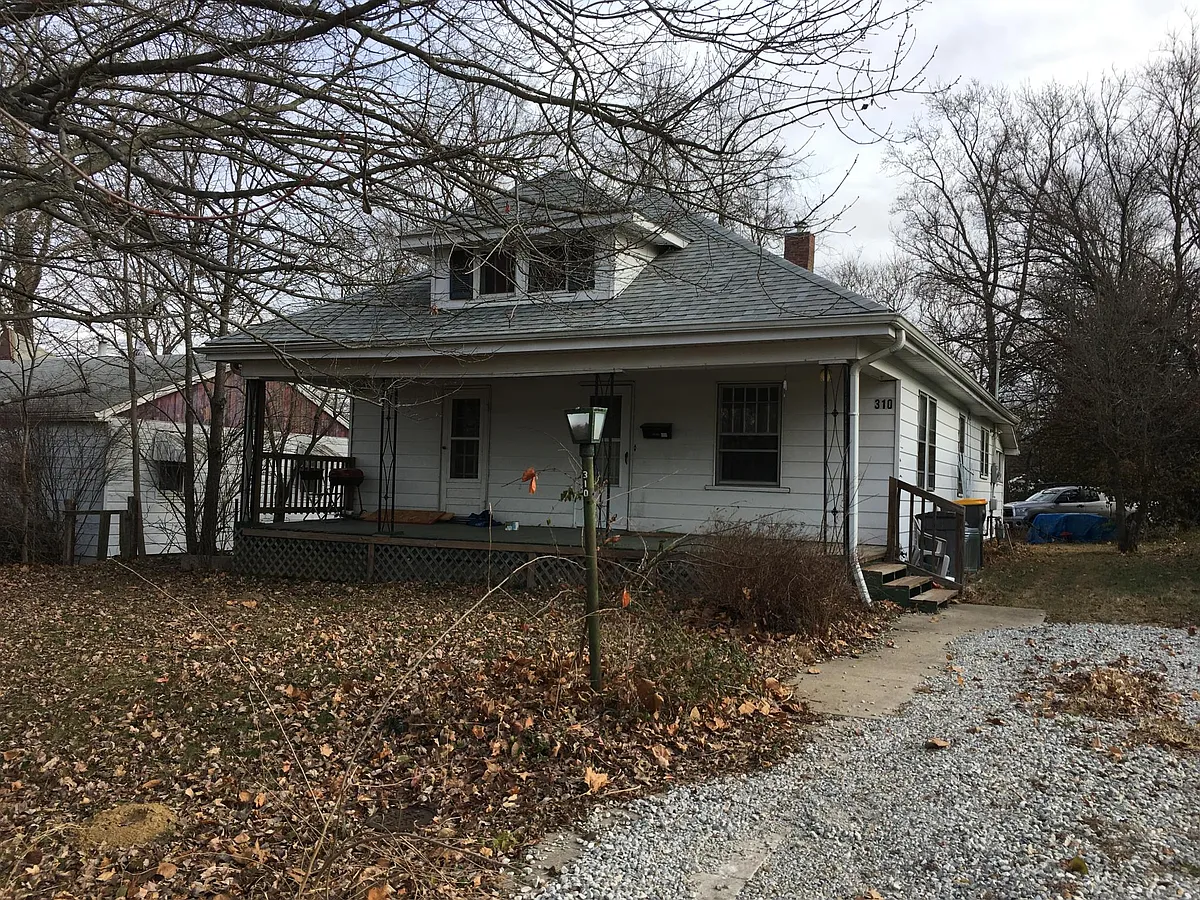 Building Photo - 310 N Bryan Ave