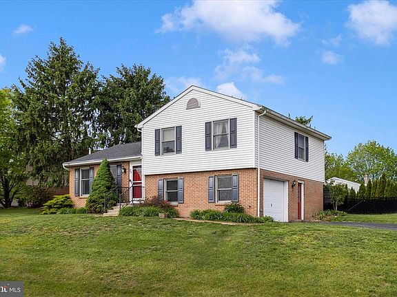 2nd image of 21 Carriage Hill Dr