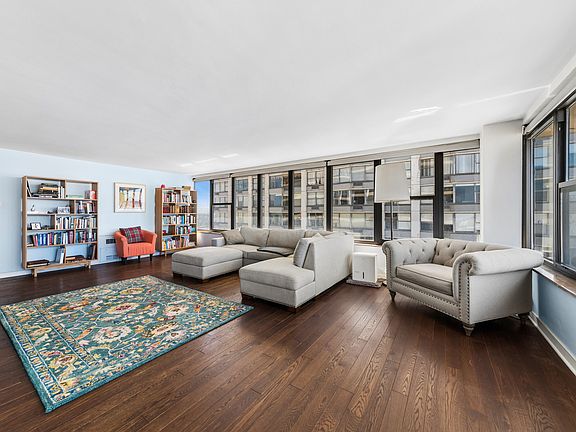 3rd image of 5801 N Sheridan Rd APT 14A
