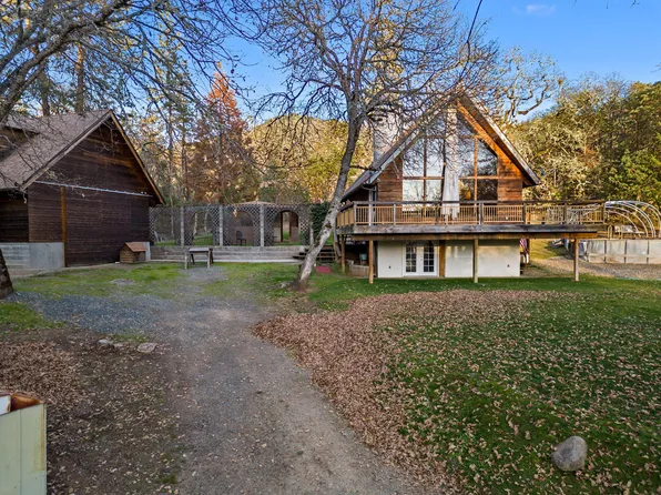 3390 Wards Creek Rd, Rogue River, OR 97537