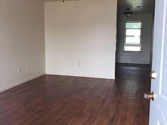 2nd image of 1008 Circle M Dr APT B