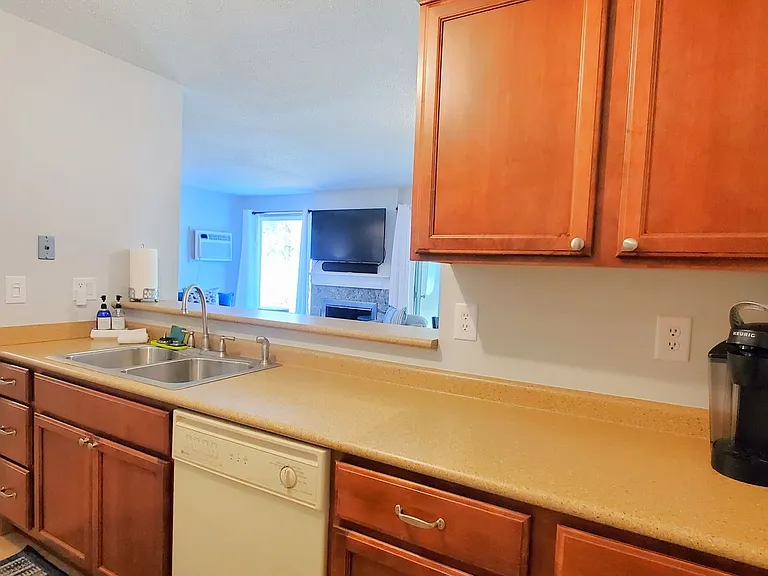 5741 Hilltop Way — Photo 8