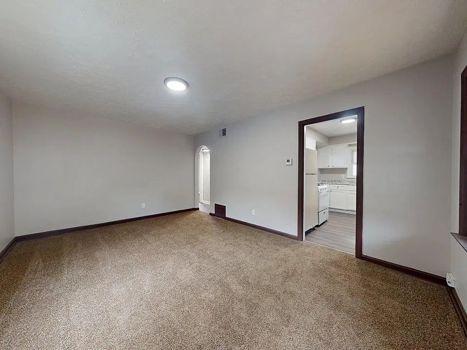 939 Clifford Ave