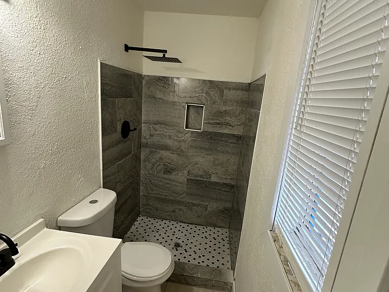 4306 E Clifton St — Photo 12