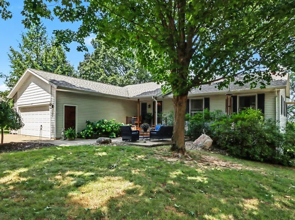 971 Niagara Dr, Lawton, MI 49065