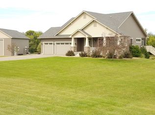 826 Hillside Trl, Hudson, WI 54016