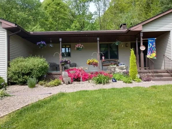 7078 Wolford Rd SE, Uhrichsville, OH 44683