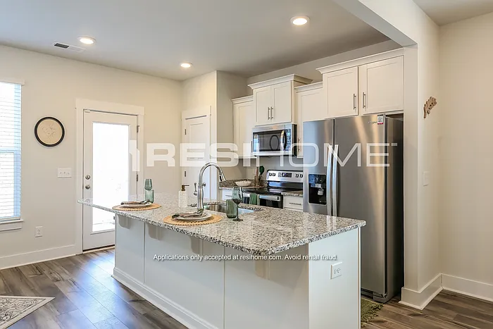 3 bed, 2.0 bath, 1502 sqft, $1,849 — Photo 4
