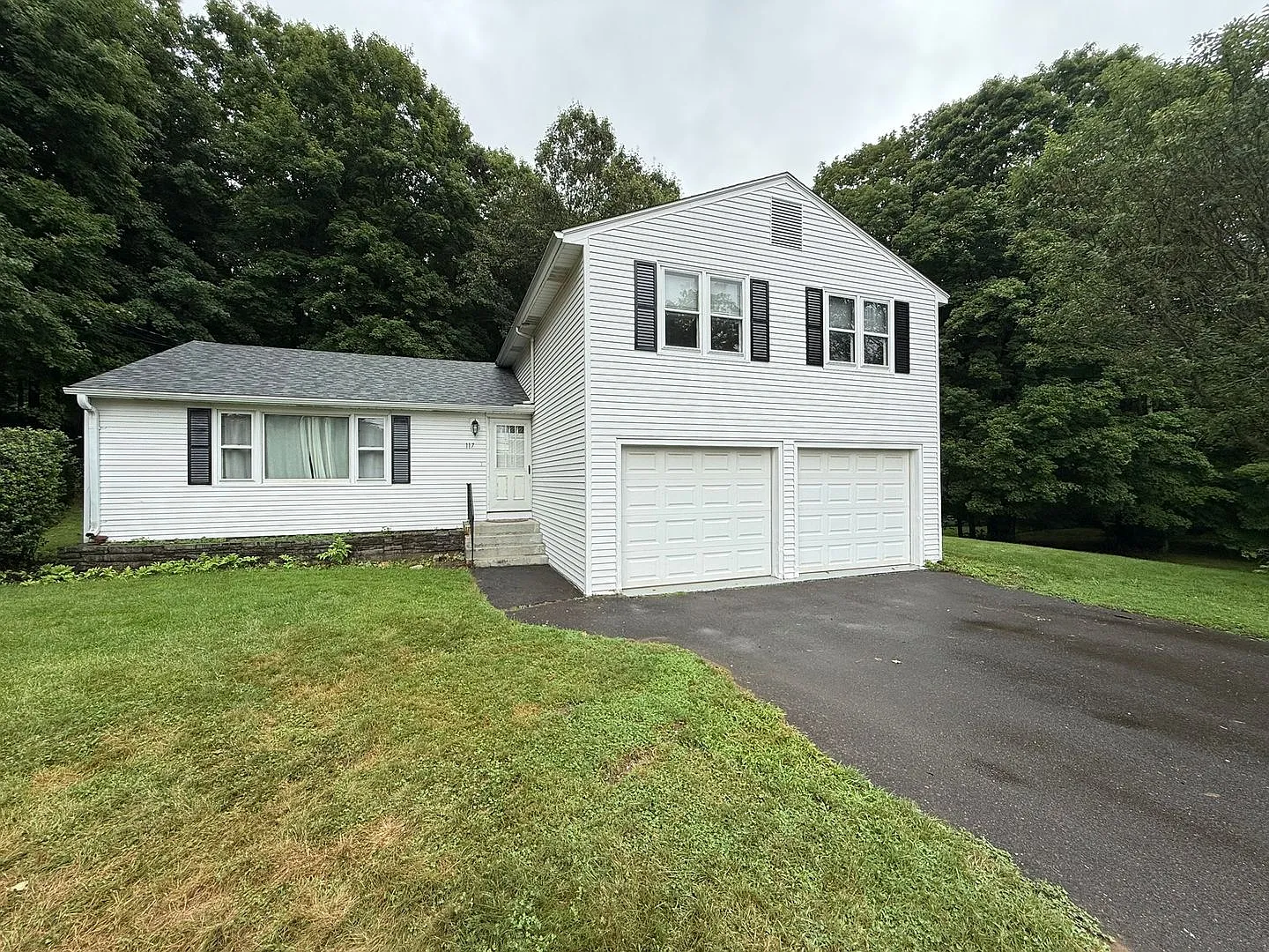 Beautiful 3 Bed, 1 Bath Single Family for Rent in Broad Brook! — Photo 2