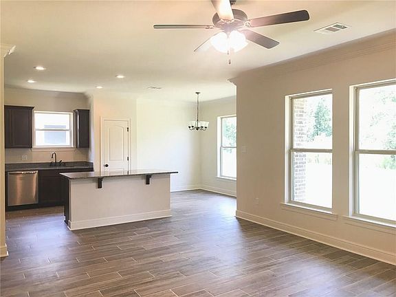 3rd image of 42 Pepper Creek Dr